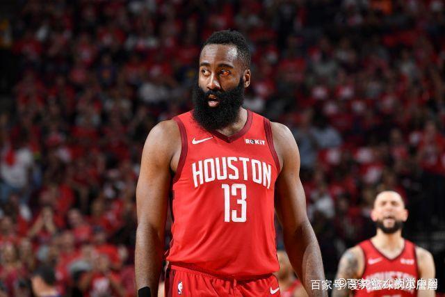 日媒：昨日日本队集训后，中村俊辅指定5名球员进行任意球指导